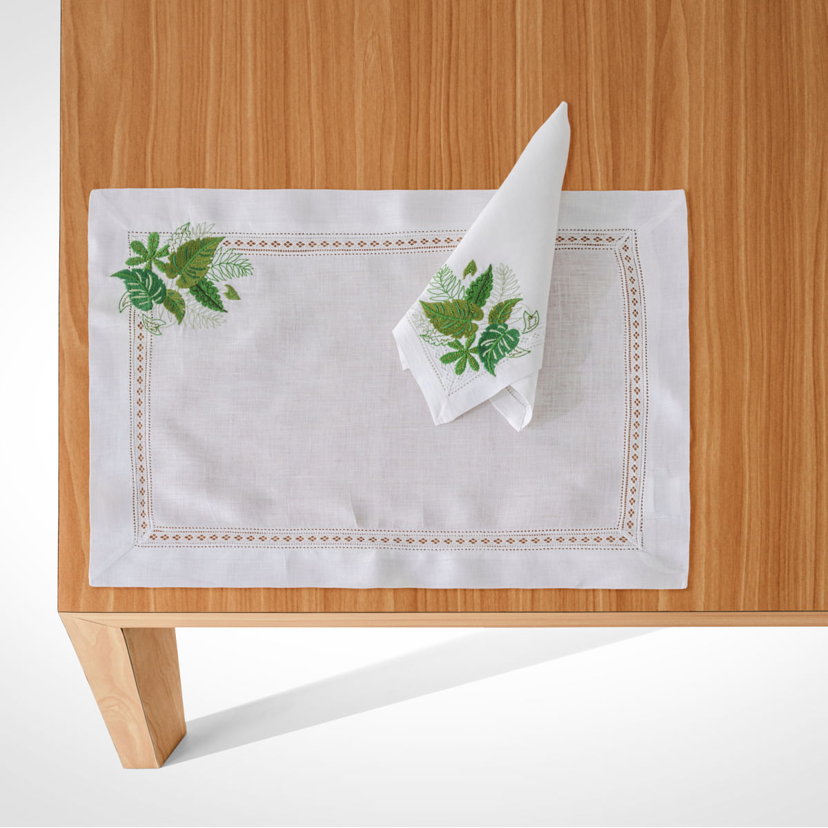 02 06 0181 Jg Americano Monstera Branco Verde.jpg